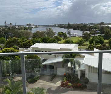 ONE BED PLUS STUDY WITH FANTASTIC WATER VIEWS - Photo 5