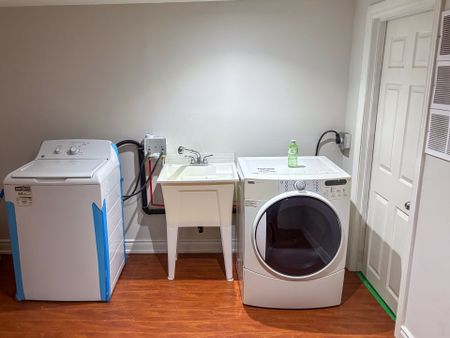 For Lease - 60 Trott Square, Toronto, Ontario - Photo 2