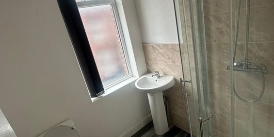 Room in a Shared House, Recreation View, LS11 - Photo 3