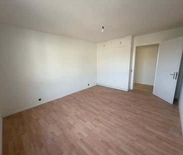"Rénové, Beau, grand appartement avec balcon!" - Photo 4