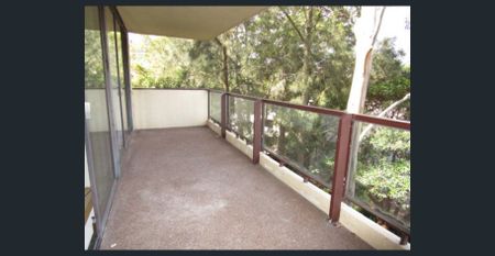 Large 2 Bedroom Unit in Convenient Location - Photo 3