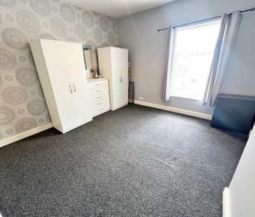 2 bedroom end of terrace house to rent - Photo 3