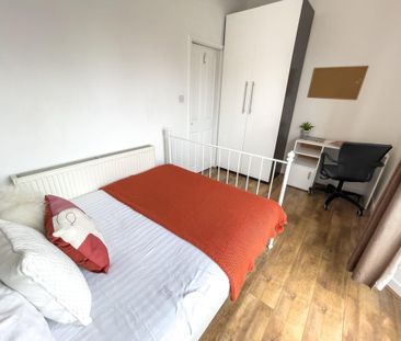 4 bedroom terraced house to rent - Photo 5