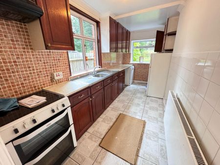 3 bedroom semi-detached house to rent - Photo 4