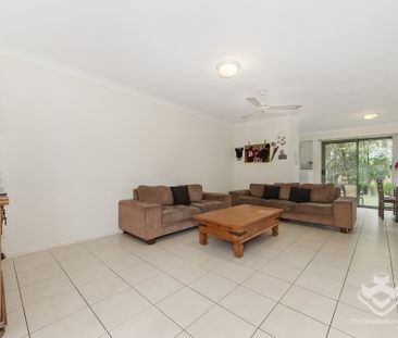 3 BEDROOM VILLA – CLOSE TO UNI & HOSPITAL, AIR CON & POOL - Photo 2