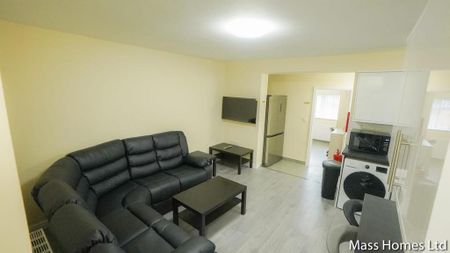 6 bedroom semi-detached house to rent - Photo 4