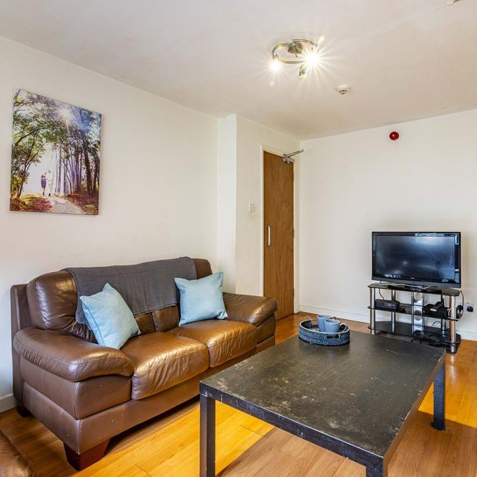 6 bedroom end of terrace house to rent - Photo 1