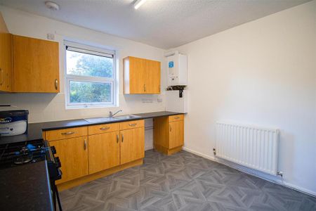 2 bedroom flat to rent - Photo 4