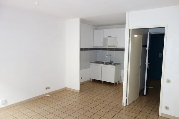 Location - Appartement T1 bis de 37 m² avec emplacement de parking privatif - Photo 1