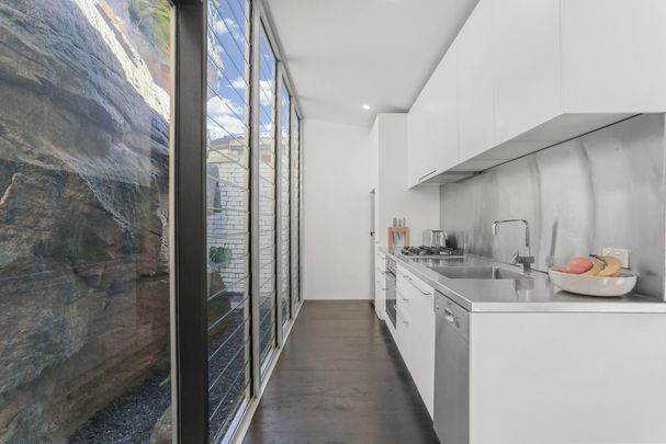 Elegant 3-Bedroom Home in Peaceful Lilyfield Pocket - Photo 1