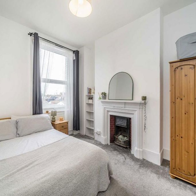 4 bedroom flat to rent - Photo 1