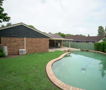 Family Home with Pool - Photo 5