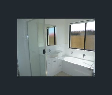 9 Monterrico Circuit, Beaconsfield, Qld 4740 - Photo 3