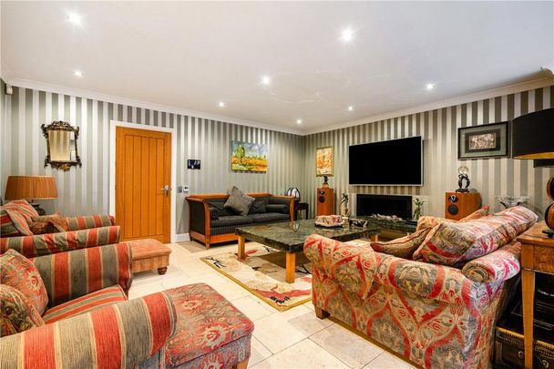 5 bedroom detached house to rent - Photo 1
