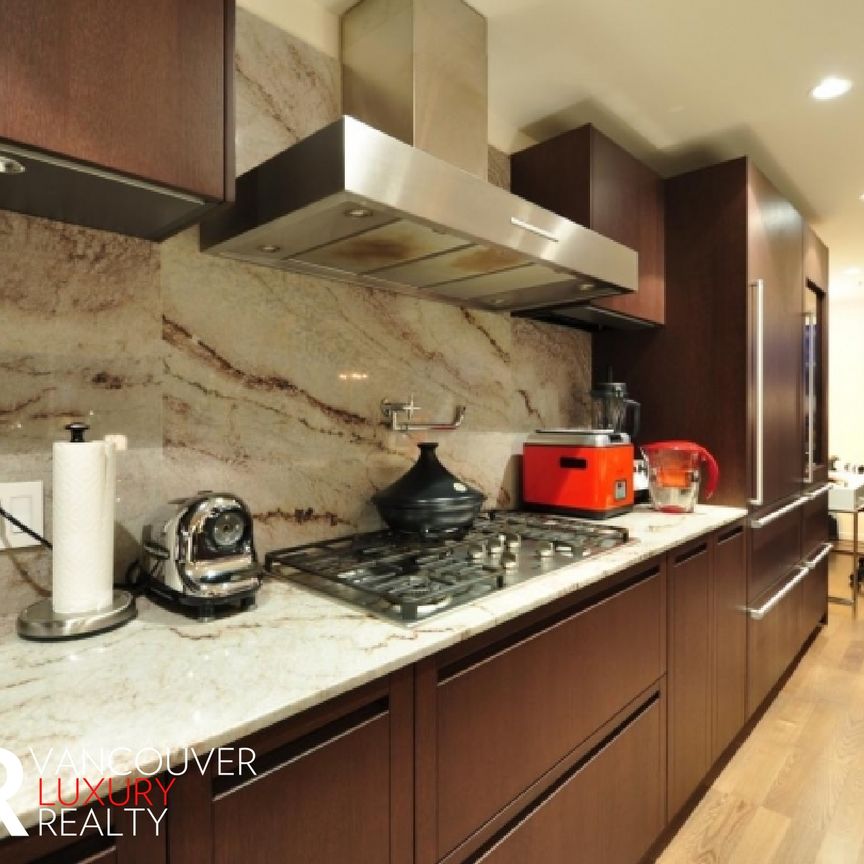 Condo in Downtown Vancouver, BC - Photo 1