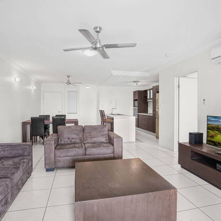 Modern top floor furnished unit close to town!! - Photo 1