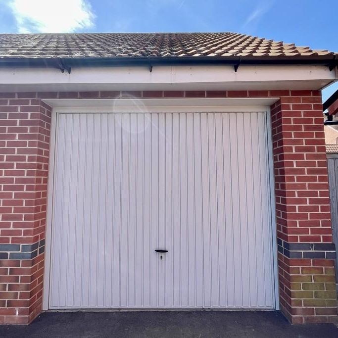 4 bedroom semi-detached house to rent - Photo 1