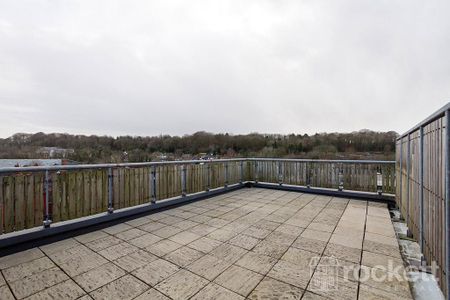 2 bedroom penthouse to rent - Photo 2