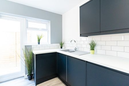 Cromwell Road #16 - Photo 3