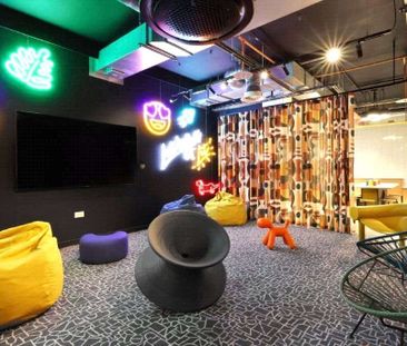 ** 2 WEEKS RENT FREE FOR JANUARY MOVE INS ** Rent at the iconic Tha... - Photo 2