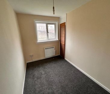 3 bedroom flat to rent - Photo 3