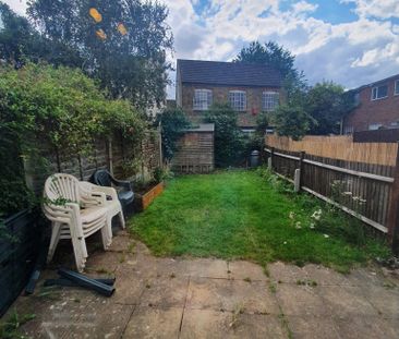 2 bedroom terrace house, prime Bromley location, BR1 - Photo 4