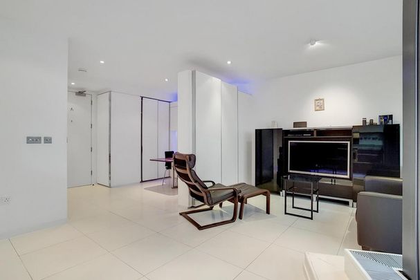 Studio to rent - Photo 1