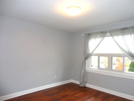 For Lease - 327 Wolverleigh Boulevard, Toronto, Ontario - Photo 3