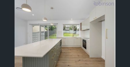 Fully renovated gem with spacious living & ducted air conditioning - Photo 4