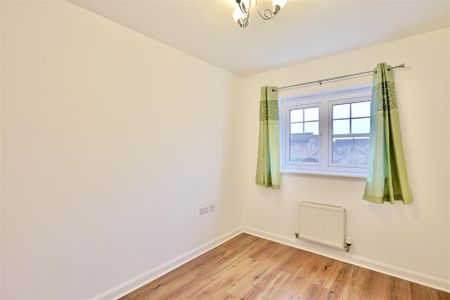 2 bedroom End of terrace house to rent in Chesters Avenue, Longbenton, Newcastle Upon Tyne, NE12 - Photo 2