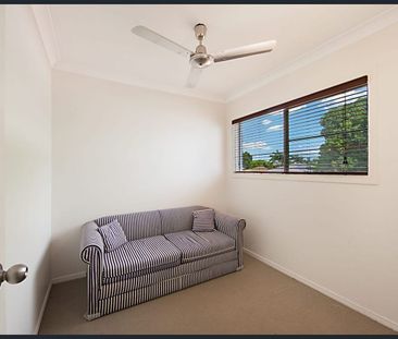 FIRST FLOOR UNIT WITH GOLF COURSE VIEWS & FANTASTIC BREEZES! - Photo 5