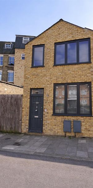 New Park Road, London SW2 - Photo 1