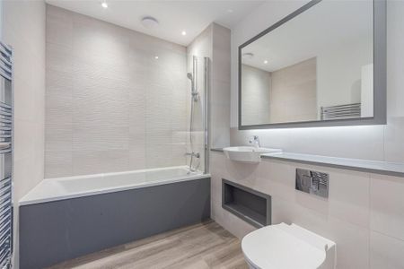 4 bedroom semi-detached house to rent - Photo 5