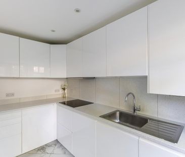 4 bedroom end of terrace house to rent - Photo 1