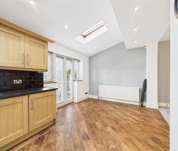 3 bedroom semi-detached house to rent - Photo 6