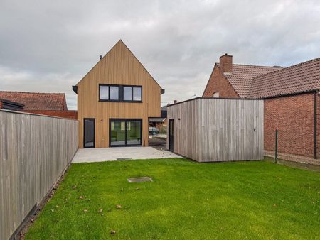 Volledig gerenoveerde woning met 3 slaapkamers, carport en tuin. - Photo 5