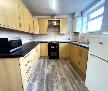 2 bedroom flat to rent - Photo 4