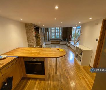 Studio to rent - Photo 2