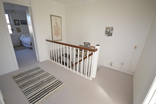 4 bedroom end of terrace house to rent - Photo 1