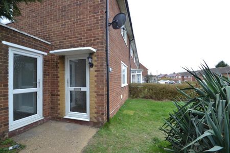 2 bedroom end of terrace house to rent - Photo 5