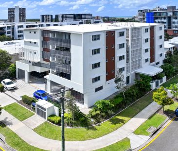 Stylish Waterfront Living in the Heart of Maroochydore - Photo 4