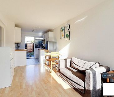 1 bedroom in a flat share to rent - Photo 1