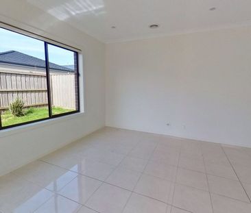 Exceptional Double Storey Home In Ideal Location ! - Photo 6