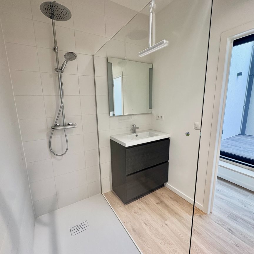 Ruim gerenoveerd 1-slpk appartement met terras - Photo 1