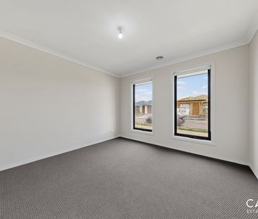 16 Kenmore Way, Clyde North - Photo 6