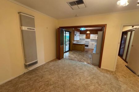 Spacious Family Home with Large Backyard in Valley View - Photo 2