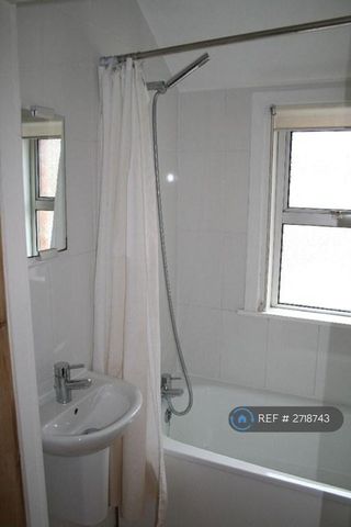 5 bedroom semi-detached house to rent - Photo 3