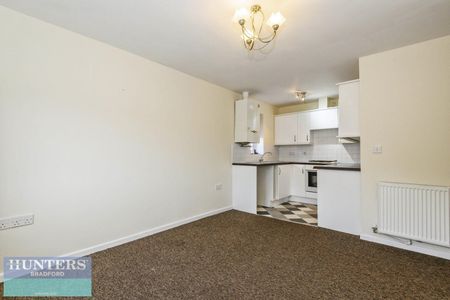 Chartwell Drive, West Yorkshire, Bradford, BD6 - Photo 2