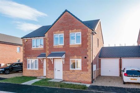 3 bedroom semi-detached house to rent - Photo 2