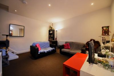 2 bedroom House in Harold Place, Hyde Park - Photo 1